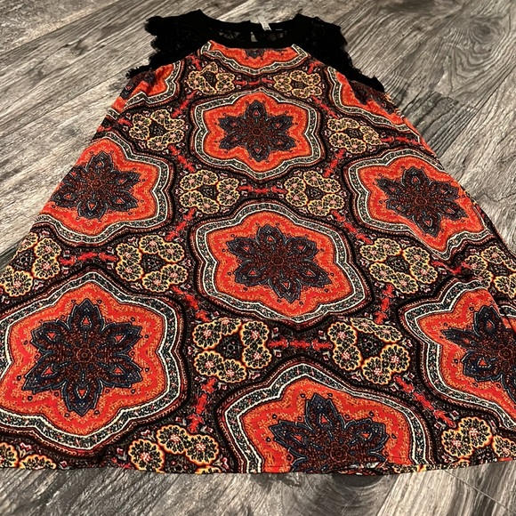 Kut knee length dress size 4 lace shoulders gently used - Picture 5 of 7